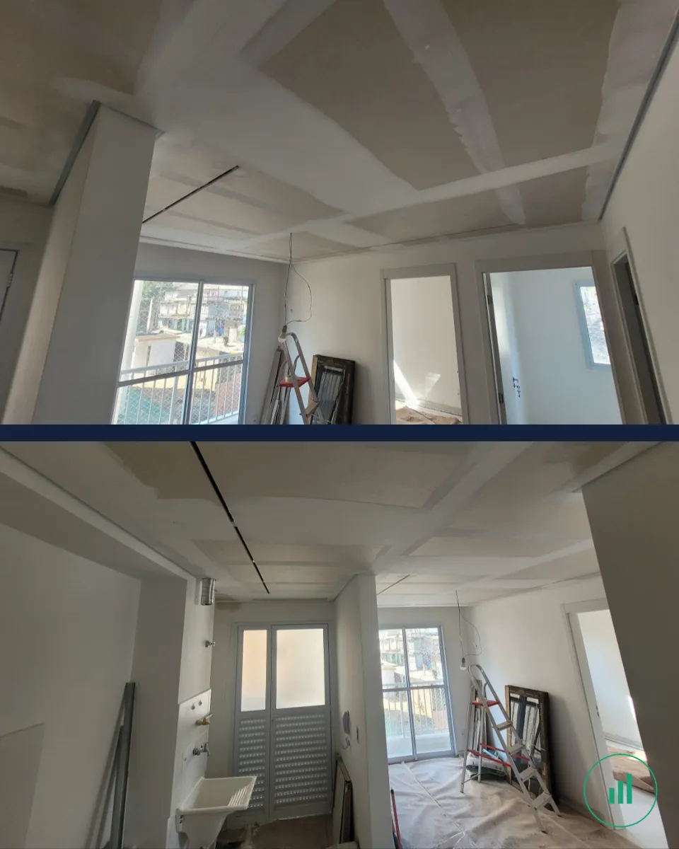 Apartamento durante a reforma — sanca de gesso em execução