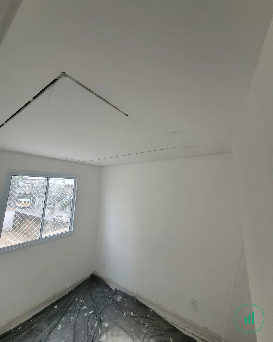 Apartamento durante a reforma — forro do quarto